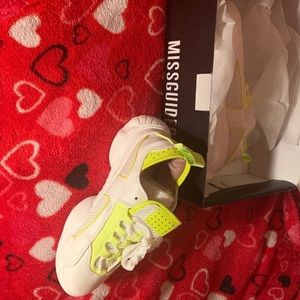 Women’s sneakers